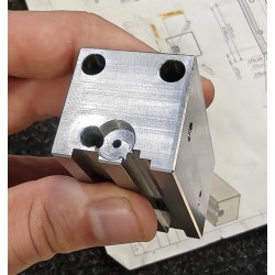 Rogue 9 Bolt